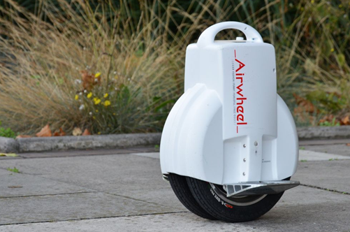 The Airwheel Q3 as a self-balancing electric unicycle, features the concise look and exclusive twin-wheel design. It outplays other similar products in motor efficiency and battery range.