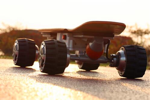 В самом деле Airwheel м3 электрический скейтборд значительно отличается от обычных скейтборд.